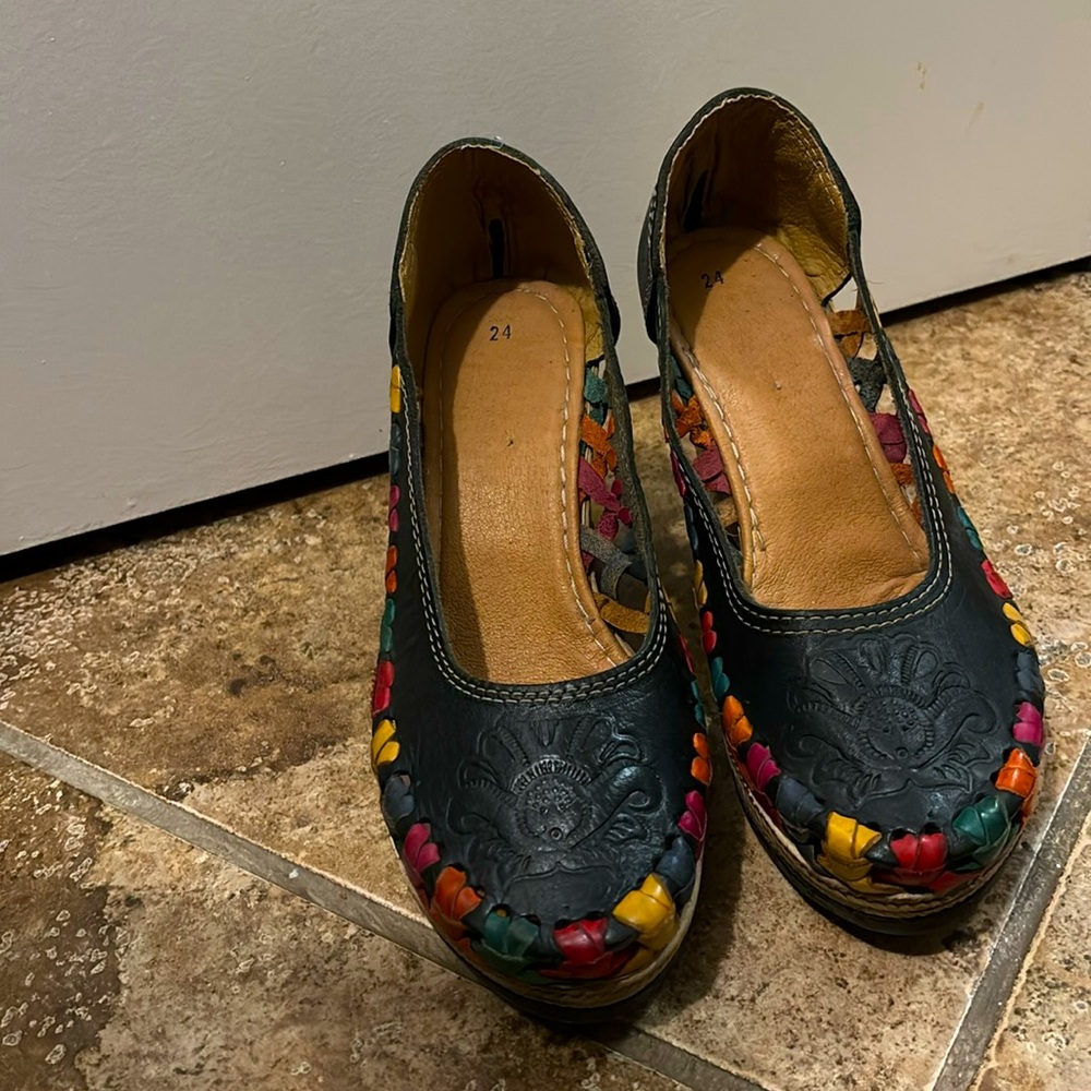 Mexican shoes from Oaxaca Mexico it’s navy blue size 24 similar for size 7 USA